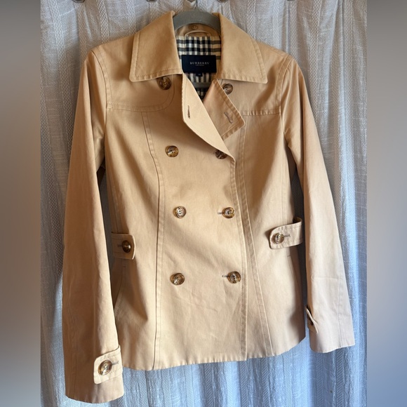 Burberry Women's Tan Double-Breasted Trench Jacket - Picture 6 of 11